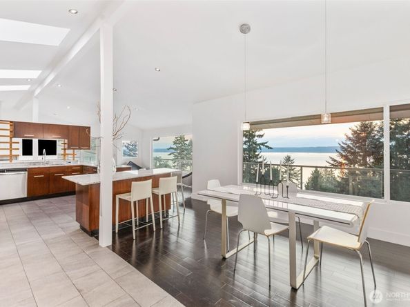 15733 25th Avenue SW, Burien WA 98166