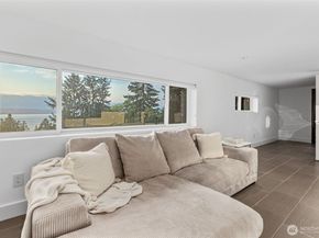 15733 25th Avenue SW, Burien WA 98166