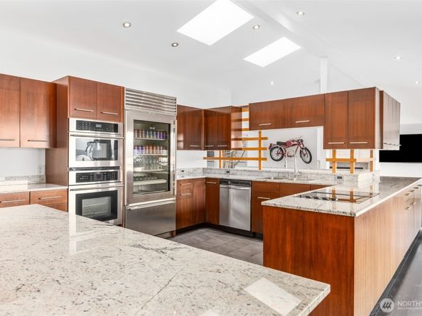 15733 25th Avenue SW, Burien WA 98166