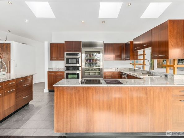 15733 25th Avenue SW, Burien WA 98166