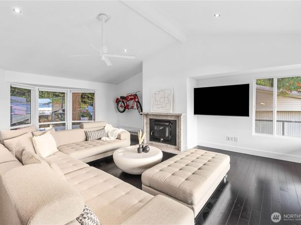 15733 25th Avenue SW, Burien WA 98166