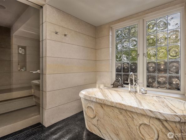 530 36th Avenue E, Seattle WA 98112