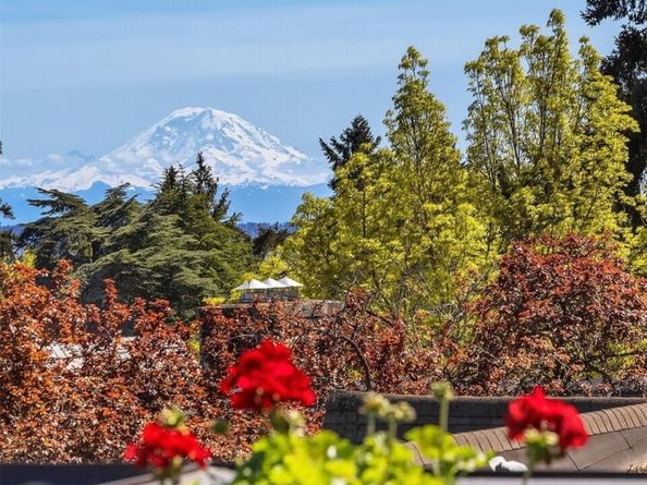 530 36th Avenue E, Seattle WA 98112