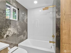 9419 NE 126th Place, Kirkland WA 98034