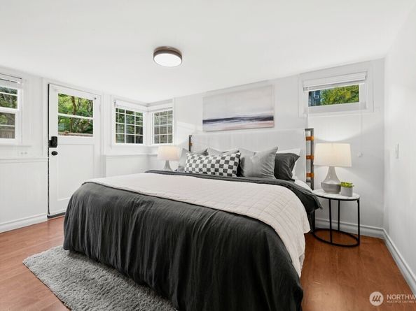4431 SW Kenyon Place, Seattle WA 98136