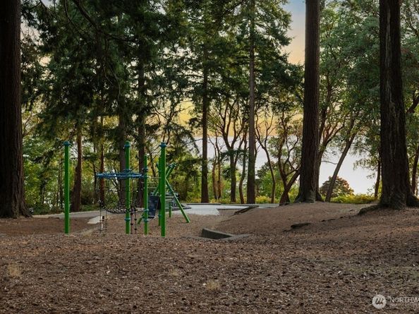 4431 SW Kenyon Place, Seattle WA 98136