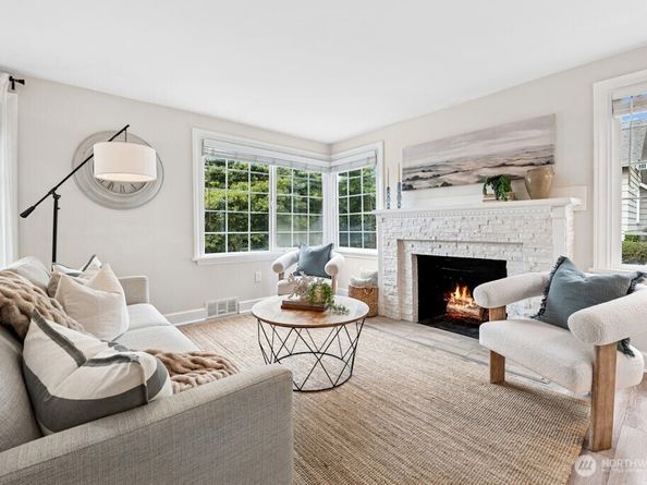 4431 SW Kenyon Place, Seattle WA 98136