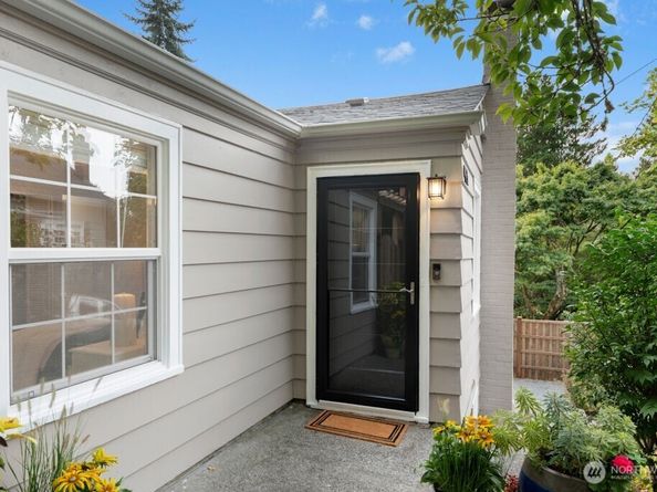 4431 SW Kenyon Place, Seattle WA 98136