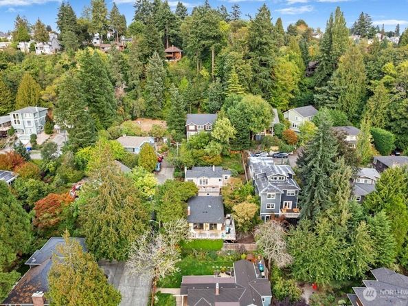 4431 SW Kenyon Place, Seattle WA 98136