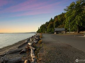 4431 SW Kenyon Place, Seattle WA 98136