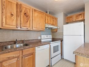 2202 NE 9th Place, Renton WA 98056