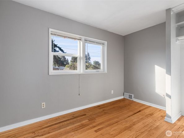 2202 NE 9th Place, Renton WA 98056