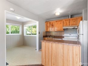 2202 NE 9th Place, Renton WA 98056
