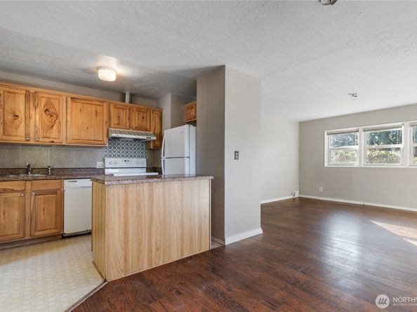 2202 NE 9th Place, Renton WA 98056