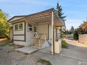 2202 NE 9th Place, Renton WA 98056
