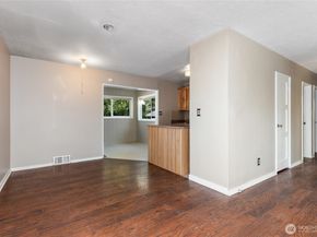 2202 NE 9th Place, Renton WA 98056