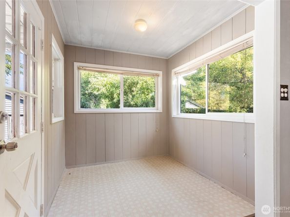 2202 NE 9th Place, Renton WA 98056