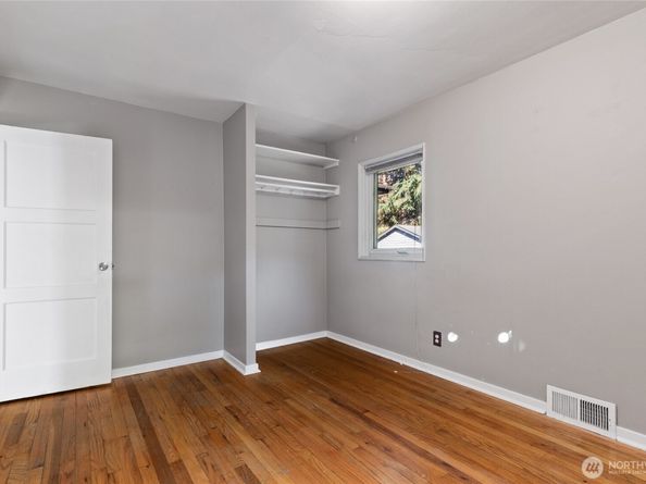 2202 NE 9th Place, Renton WA 98056