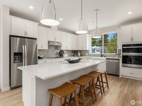 9007 NE 203rd Lane D, Bothell WA 98011