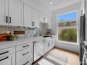 18521 1st Avenue NE B, Shoreline WA 98155