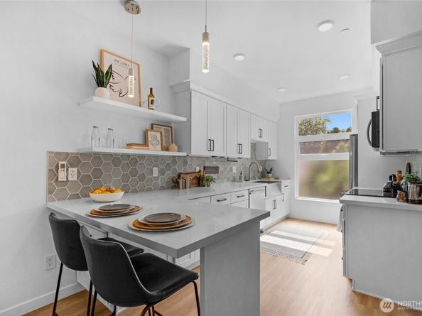 18521 1st Avenue NE B, Shoreline WA 98155