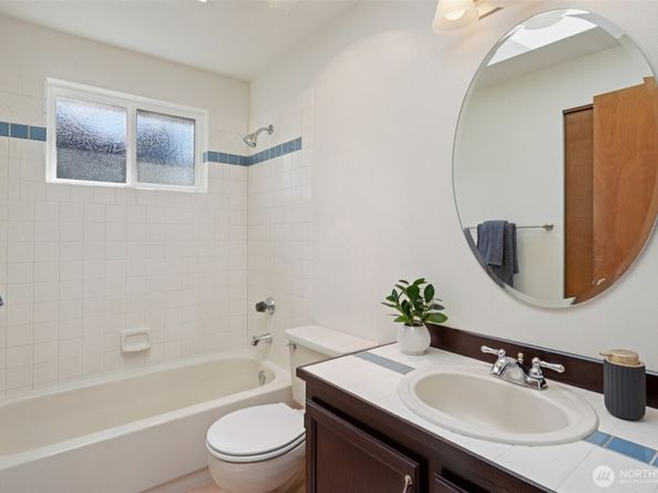 2229 Ilwaco Avenue NE, Renton WA 98059