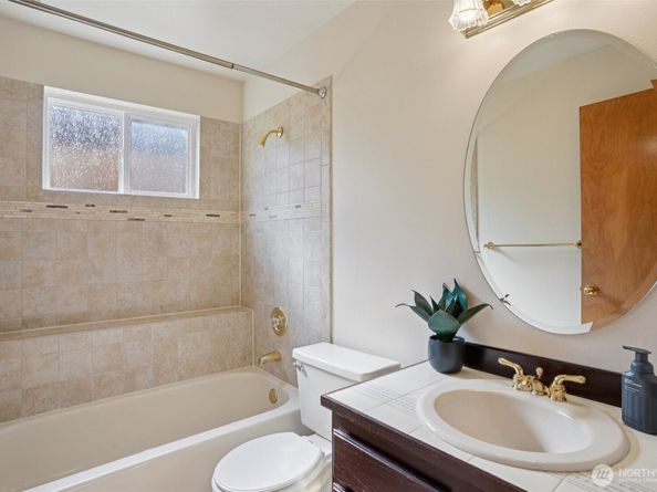 2229 Ilwaco Avenue NE, Renton WA 98059