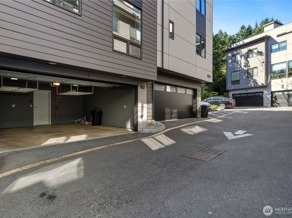 18107 65th Avenue NE 102, Kenmore WA 98028