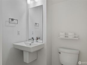 18107 65th Avenue NE 102, Kenmore WA 98028