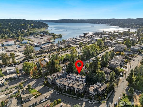 18107 65th Avenue NE 102, Kenmore WA 98028