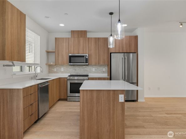 18107 65th Avenue NE 102, Kenmore WA 98028