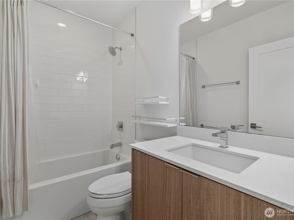 18107 65th Avenue NE 102, Kenmore WA 98028