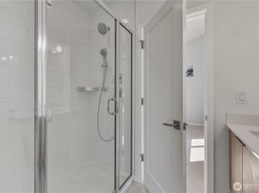 18107 65th Avenue NE 102, Kenmore WA 98028