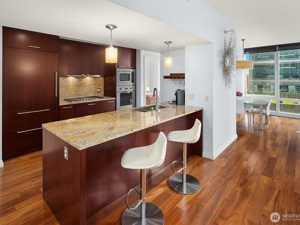 500 106th Avenue NE 813, Bellevue WA 98004