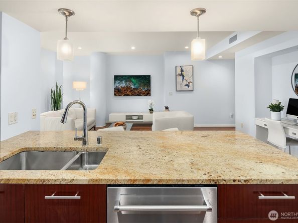 500 106th Avenue NE 813, Bellevue WA 98004
