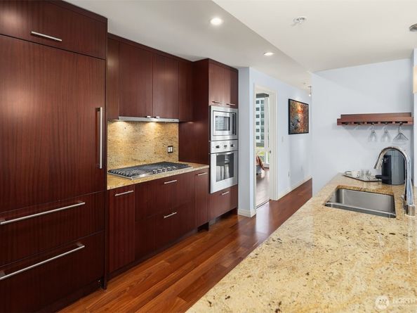 500 106th Avenue NE 813, Bellevue WA 98004