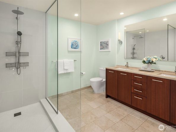 500 106th Avenue NE 813, Bellevue WA 98004