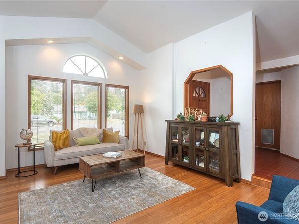21028 36th Place W, Lynnwood WA 98036