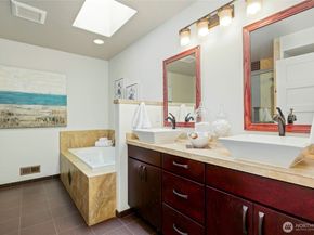 11752 82nd Avenue NE, Kirkland WA 98034