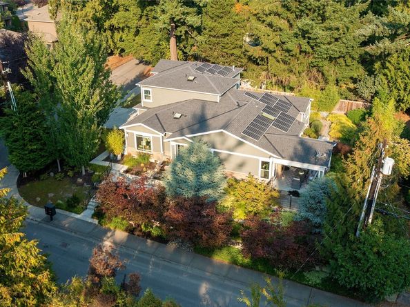 11752 82nd Avenue NE, Kirkland WA 98034