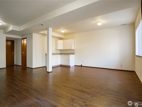 512 N 104th Street, Seattle WA 98133