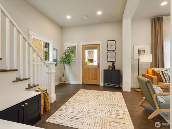 421 Malden Avenue E, Seattle WA 98112