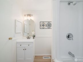12244 NE 136th Place, Kirkland WA 98034