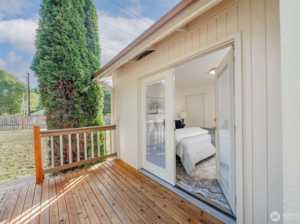 12244 NE 136th Place, Kirkland WA 98034