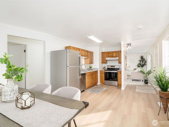 12244 NE 136th Place, Kirkland WA 98034