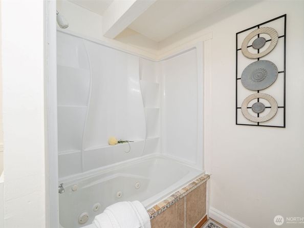 12244 NE 136th Place, Kirkland WA 98034