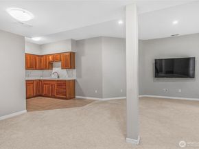 4952 160th Court SE, Bellevue WA 98006