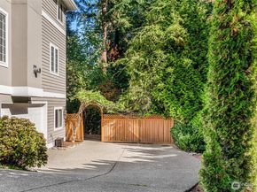 4952 160th Court SE, Bellevue WA 98006