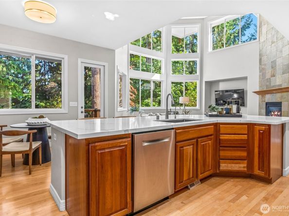 4952 160th Court SE, Bellevue WA 98006