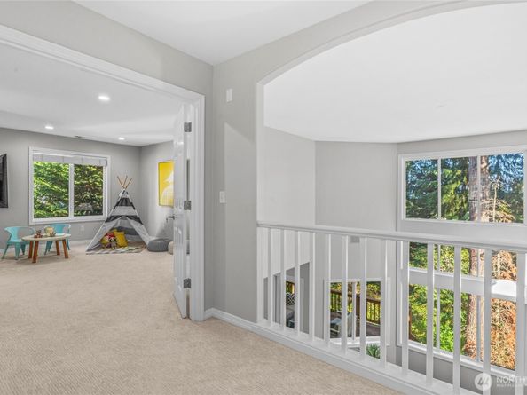 4952 160th Court SE, Bellevue WA 98006